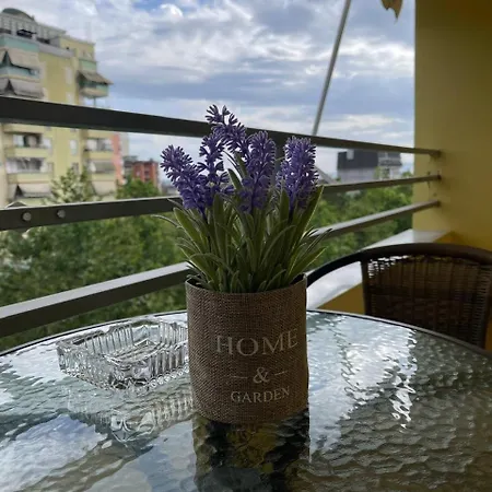 Ermes Center 아파트 엘바산